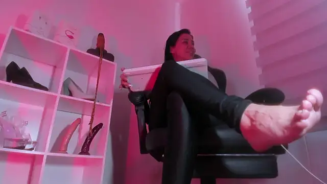 charlotte joliedart online show from 02/13/26, 06:26