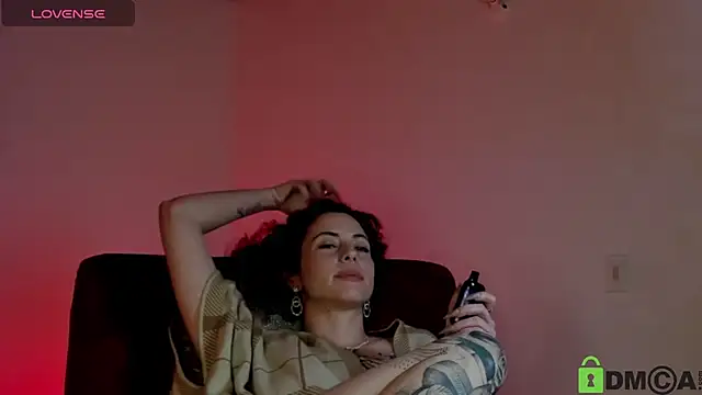 Snapshot of Borbala_Iggy chatting on 12/29/24, 10:57 Borbala Iggy online show from 12/29/24, 10:57