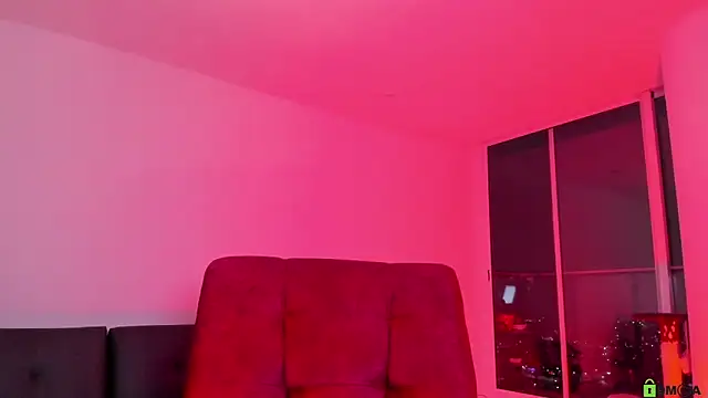 Snapshot of Borbala_Iggy chatting on 02/12/25, 06:40 Borbala Iggy online show from 02/12/25, 06:40