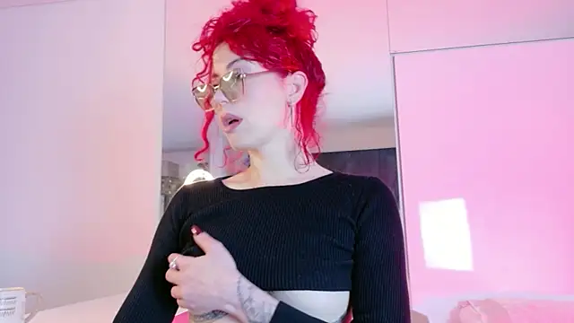 Snapshot of Borbala_Iggy chatting on 10/18/25, 07:47 Borbala Iggy online show from 10/18/25, 07:47