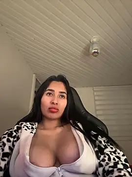 Snapshot of Anily_Lovely chatting on 09/29/25, 02:06 Anily Lovely online show from 09/29/25, 02:06
