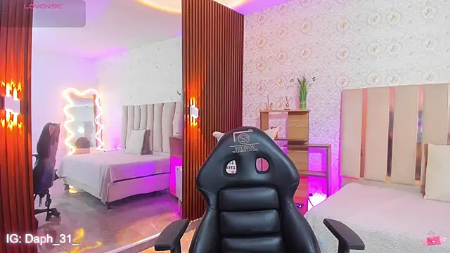 Daphnne tay online show from 10/01/25, 03:12