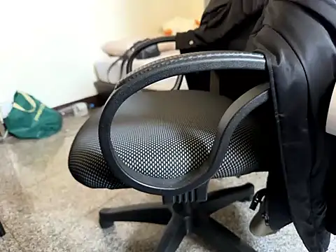 Snapshot of Ryan67533 chatting on 01/25/25, 04:56 Ryan67533 online show from 01/25/25, 04:56