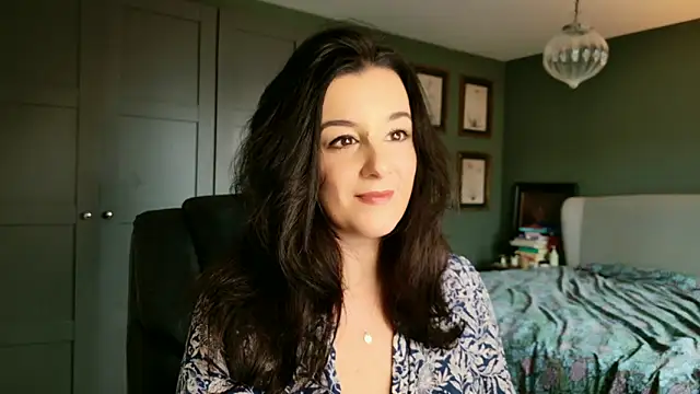 flatwhite0 online show from 02/10/26, 10:30