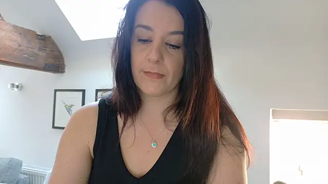 flatwhite0 online show from 04/24/26, 08:50