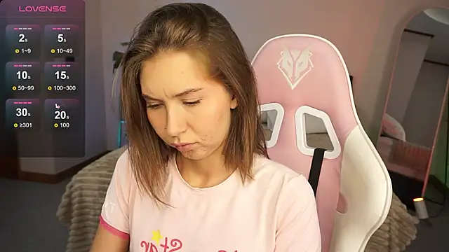 Snapshot of LinaSiren chatting on 12/15/24, 06:51 LinaSiren online show from 12/15/24, 06:51