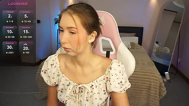 Snapshot of LinaSiren chatting on 12/16/24, 03:19 LinaSiren online show from 12/16/24, 03:19