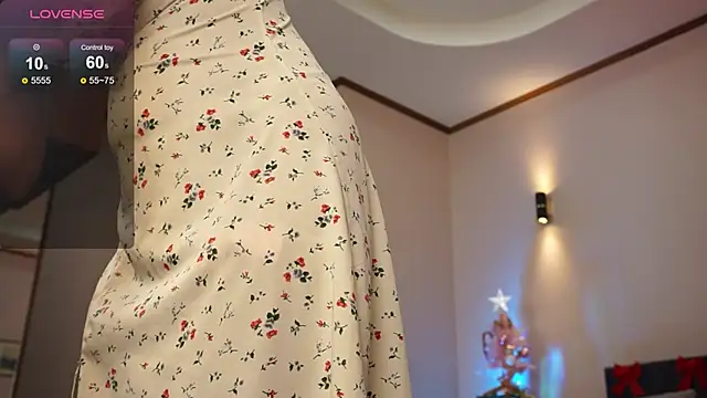 Snapshot of LinaSiren chatting on 12/20/24, 06:40 LinaSiren online show from 12/20/24, 06:40