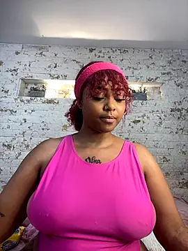 Snapshot of pamela_west chatting on 11/05/25, 08:09 pamela west online show from 11/05/25, 08:09