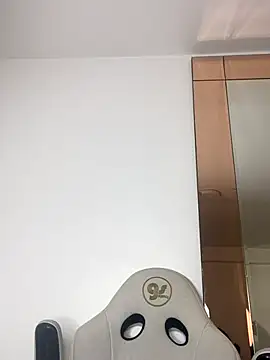 Snapshot of pamela_west chatting on 11/13/25, 07:57 pamela west online show from 11/13/25, 07:57