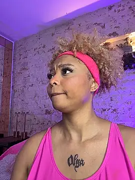 Snapshot of pamela_west chatting on 12/19/25, 08:05 pamela west online show from 12/19/25, 08:05