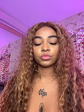 Snapshot of pamela_west chatting on 02/06/26, 08:23 pamela west online show from 02/06/26, 08:23