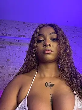 Snapshot of pamela_west chatting on 02/18/26, 07:43 pamela west online show from 02/18/26, 07:43