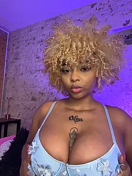 Snapshot of pamela_west chatting on 02/19/26, 08:05 pamela west online show from 02/19/26, 08:05