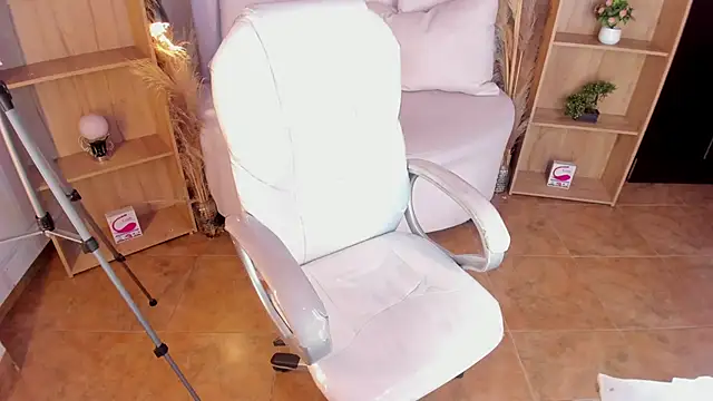 Snapshot of Amy_Kiitty_ chatting on 12/15/24, 07:42 Amy Kiitty  online show from 12/15/24, 07:42