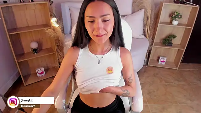 Snapshot of Amy_Kiitty_ chatting on 12/18/24, 12:10 Amy Kiitty  online show from 12/18/24, 12:10