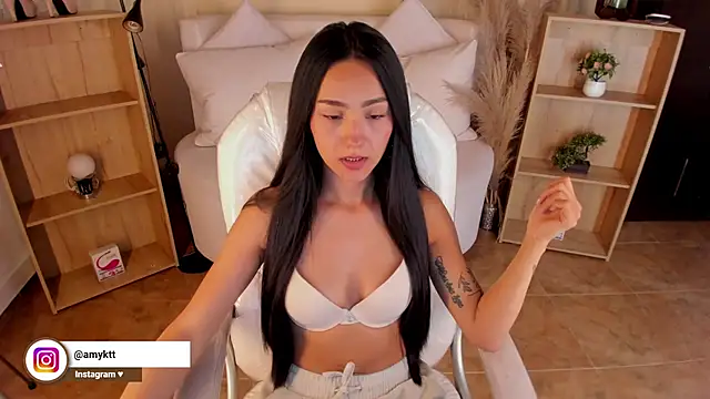 Snapshot of Amy_Kiitty_ chatting on 12/19/24, 11:14 Amy Kiitty  online show from 12/19/24, 11:14