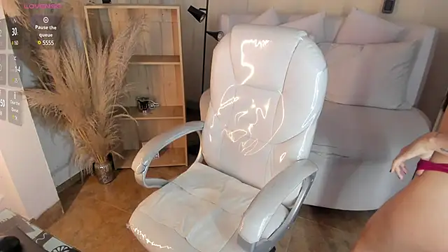 Snapshot of Amy_Kiitty_ chatting on 01/21/25, 08:00 Amy Kiitty  online show from 01/21/25, 08:00