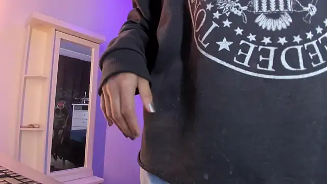 Snapshot of Amy_Kiitty_ chatting on 10/21/25, 12:50 Amy Kiitty  online show from 10/21/25, 12:50