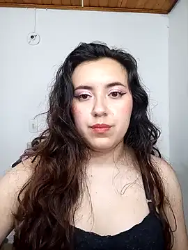 Emi chik online show from 12/07/24, 12:30