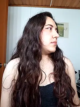 Emi chik online show from 10/30/25, 11:33