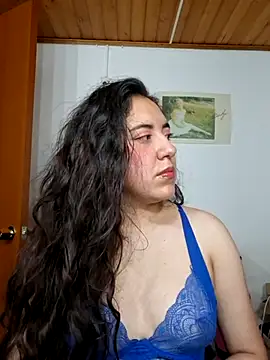 Emi chik online show from 04/17/26, 10:51