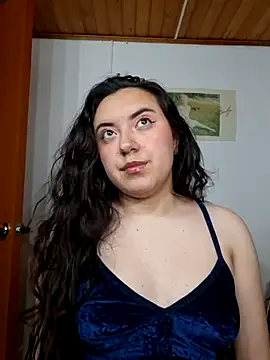 Emi chik online show from 04/22/26, 10:28