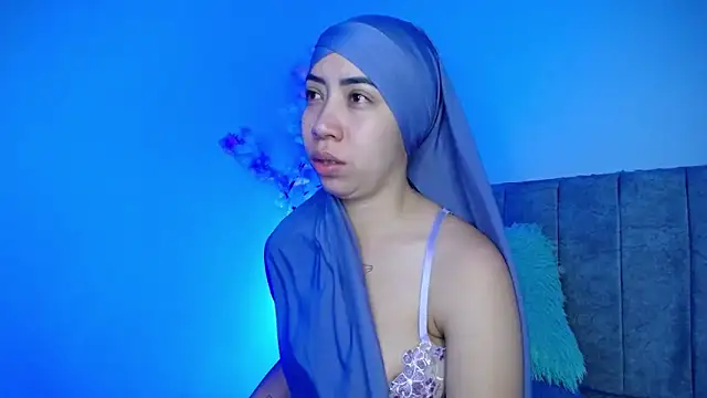 Snapshot of Sweet_hot_mia chatting on 05/10/26, 10:53 Sweet hot mia online show from 05/10/26, 10:53