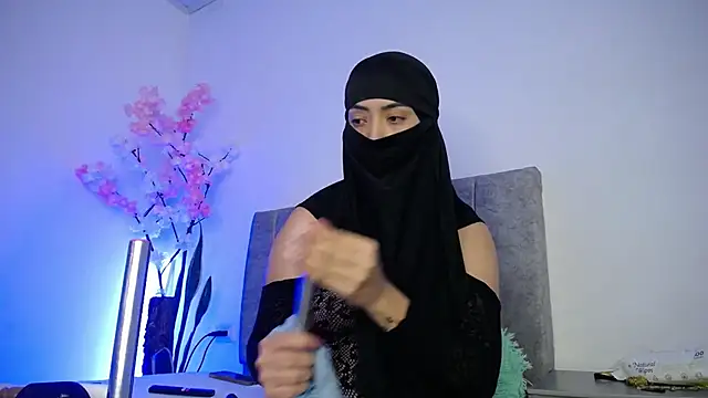 Snapshot of Sweet_hot_mia chatting on 05/11/26, 02:45 Sweet hot mia online show from 05/11/26, 02:45