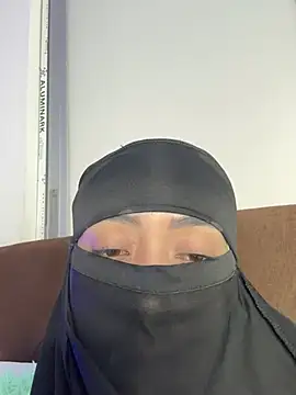 Snapshot of Sweet_hot_mia chatting on 05/25/26, 01:50 Sweet hot mia online show from 05/25/26, 01:50