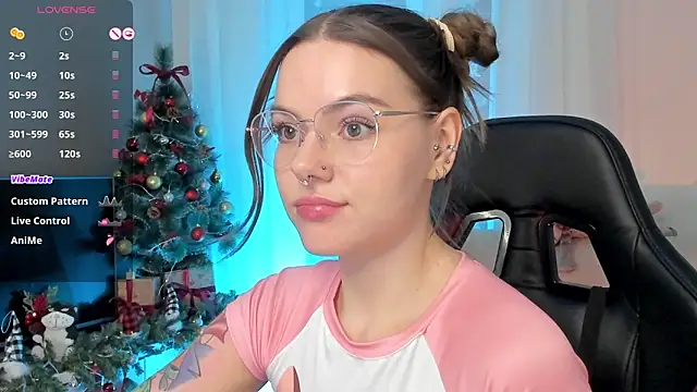 Snapshot of Marta_May_ chatting on 01/14/25, 05:23 Marta May online show from 01/14/25, 05:23