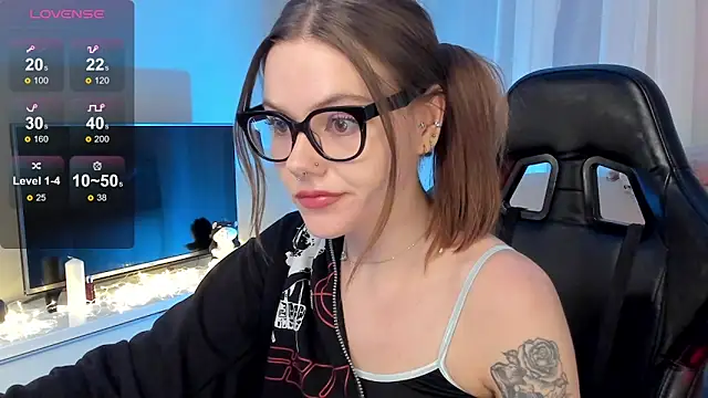 Snapshot of Marta_May_ chatting on 01/18/25, 08:40 Marta May online show from 01/18/25, 08:40