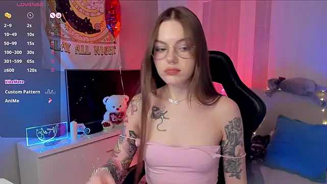 Snapshot of Marta_May_ chatting on 03/06/25, 06:37 Marta May online show from 03/06/25, 06:37