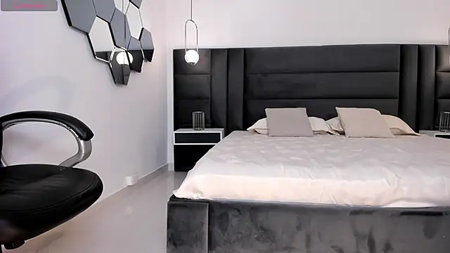 KatieNolan 1 online show from 10/11/25, 07:23