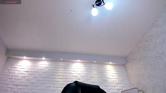 KatieNolan 1 online show from 11/25/25, 06:30