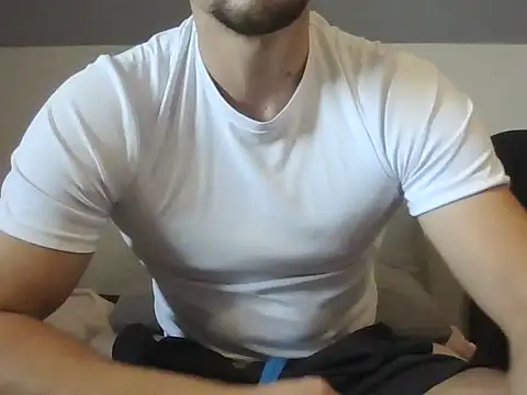 Snapshot of LoveEveryWet chatting on 10/31/25, 08:59 LoveEveryWet online show from 10/31/25, 08:59