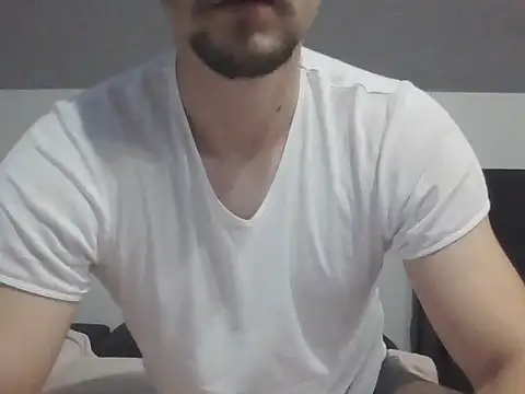 Snapshot of LoveEveryWet chatting on 11/17/25, 10:43 LoveEveryWet online show from 11/17/25, 10:43