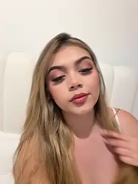 thaliafox  online show from 03/20/25, 04:51