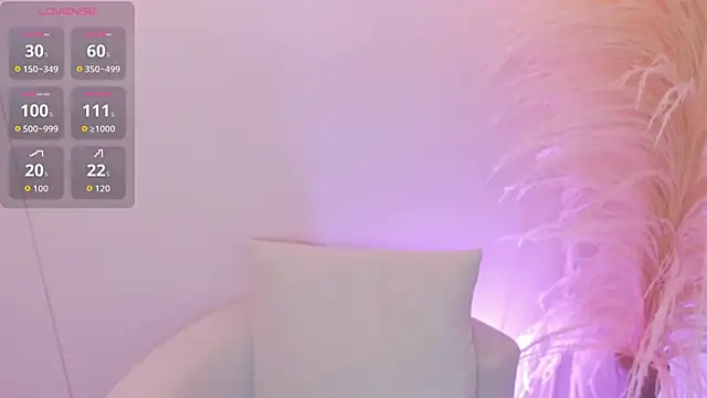 thaliafox  online show from 04/14/26, 06:03