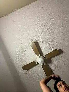 Snapshot of gamingcouple420 chatting on 11/10/25, 09:14 gamingcouple420 online show from 11/10/25, 09:14