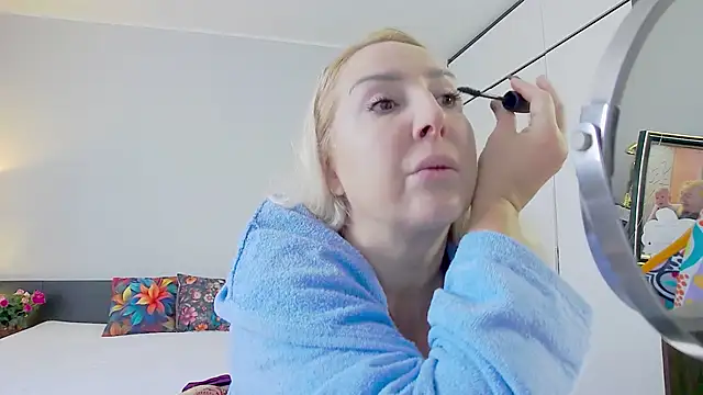 Snapshot of MariaRichi_ chatting on 02/16/25, 08:21 MariaRichi  online show from 02/16/25, 08:21