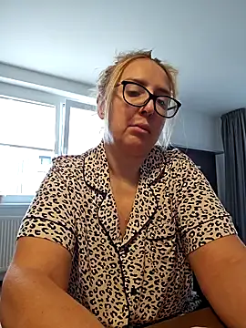 Snapshot of MariaRichi_ chatting on 03/04/25, 07:19 MariaRichi  online show from 03/04/25, 07:19