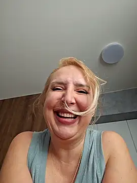 Snapshot of MariaRichi_ chatting on 03/06/25, 10:52 MariaRichi  online show from 03/06/25, 10:52