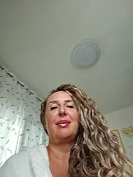 Snapshot of MariaRichi_ chatting on 09/27/25, 07:02 MariaRichi  online show from 09/27/25, 07:02