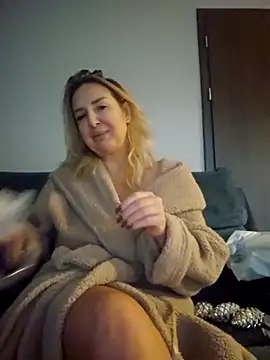 MariaRichi  online show from 12/04/25, 07:39