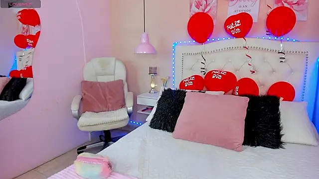 Ashley Evans18 online show from 02/18/25, 01:00