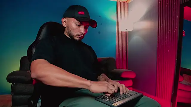 maximusclark1 online show from 01/13/26, 02:28