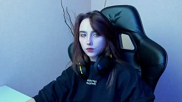 Snapshot of SilverDream chatting on 12/23/24, 09:40 SilverDream online show from 12/23/24, 09:40