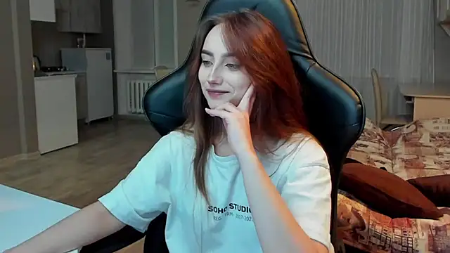 Snapshot of SilverDream chatting on 02/03/25, 09:18 SilverDream online show from 02/03/25, 09:18