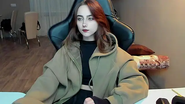 Snapshot of SilverDream chatting on 02/04/25, 08:06 SilverDream online show from 02/04/25, 08:06